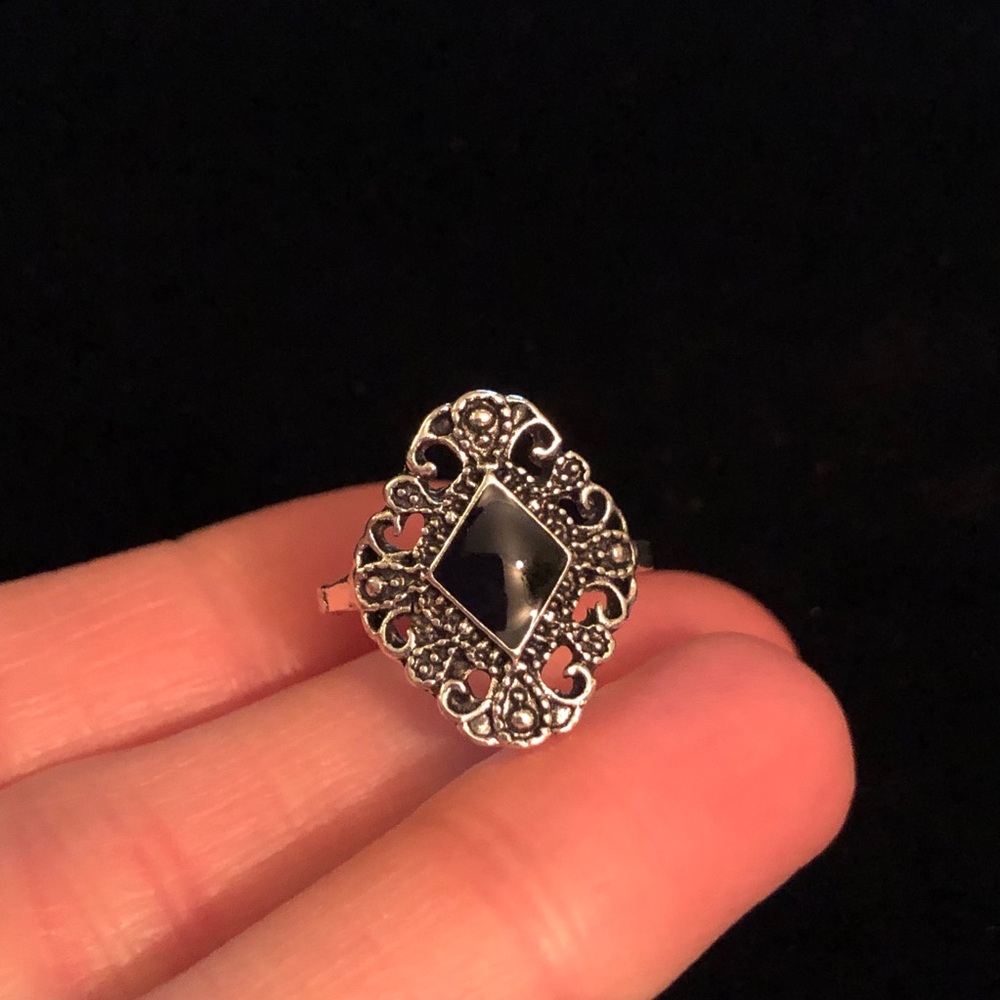 Elegant Black Silver Ring - Picture 3 of 8
